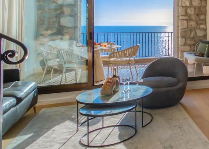 דירה Satywizus #22- Duplex Panoramic Sea View 2bdr, Ac, Swimpool, Parking, Petanque ניס